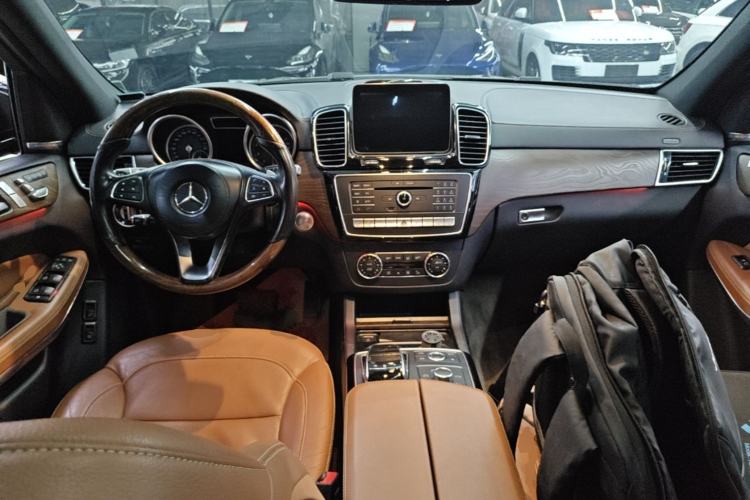 Used Mercedes-Benz GLS 2016 GLS 500 4MATIC Center Console