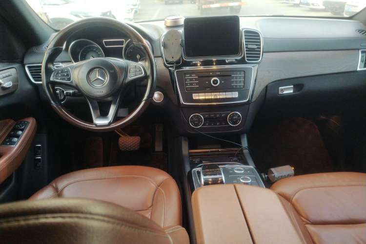 Used Mercedes-Benz GLS 2016 GLS 400 4MATIC Luxury Model Center Console