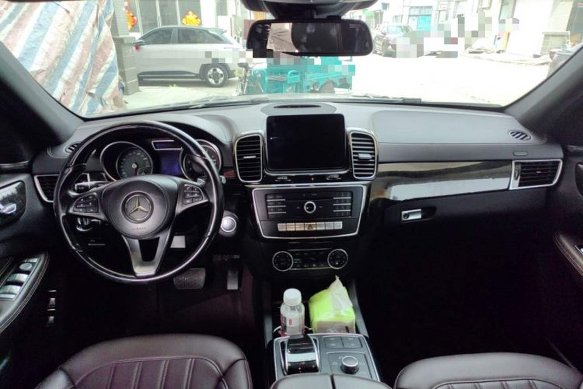 Used Mercedes-Benz GLS  Center Console