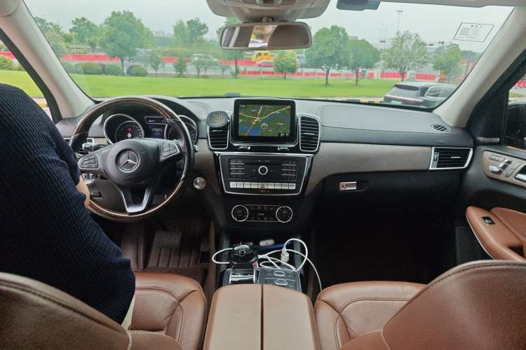 Used Mercedes-Benz GLS 2016 GLS 500 4MATIC Center Console