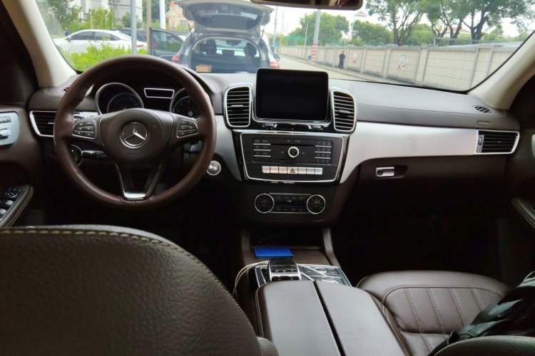 Used Mercedes-Benz GLS 2016 GLS 400 4MATIC Dynamic Model Center Console
