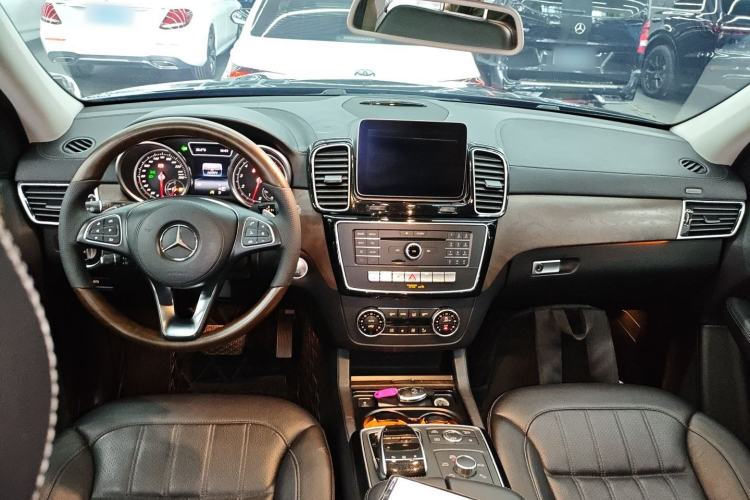 Used Mercedes-Benz GLS 2016 GLS 400 4MATIC Dynamic Model Center Console