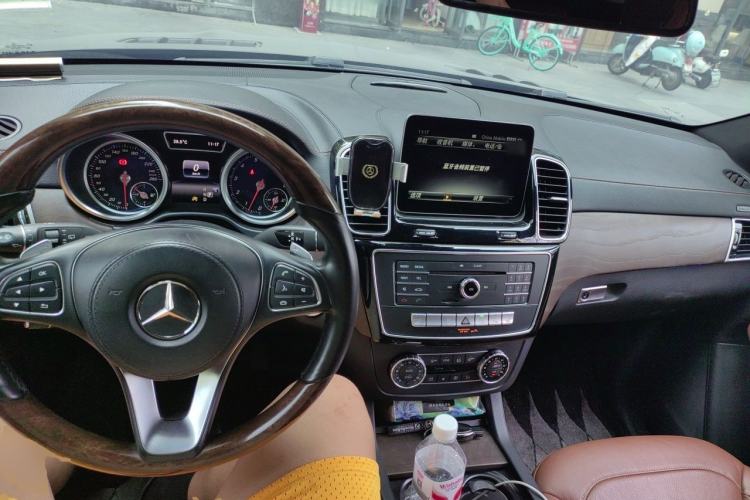 Used Mercedes-Benz GLS 2016 GLS 400 4MATIC Luxury Model Center Console