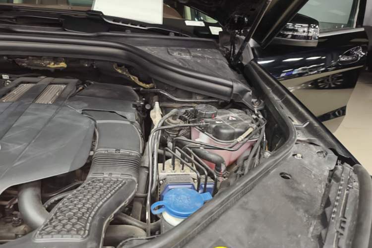 Used Mercedes-Benz GLS  Engine Bay Left