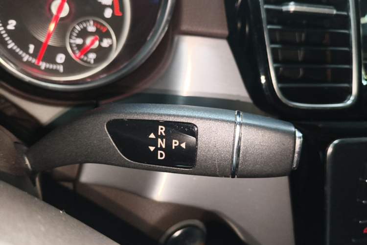 Used Mercedes-Benz GLS 2016 GLS 400 4MATIC Dynamic Model Gear Lever
