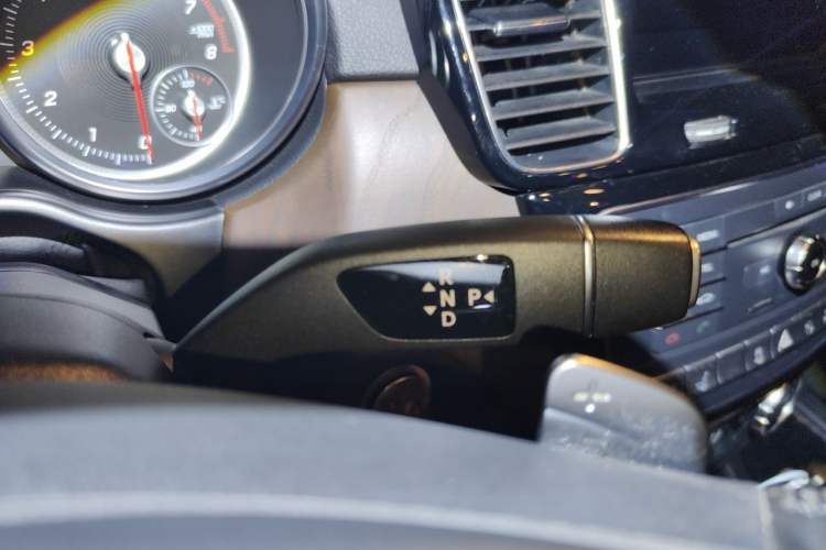 Used Mercedes-Benz GLS 2016 GLS 400 4MATIC Luxury Model Gear Lever