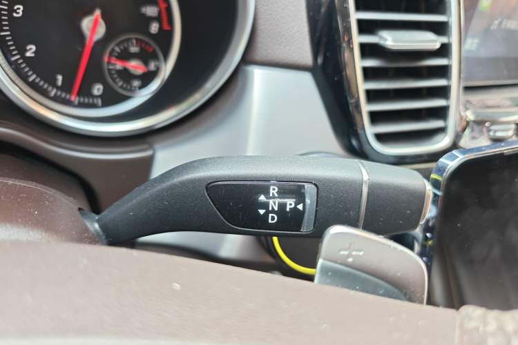 Used Mercedes-Benz GLS 2016 GLS 400 4MATIC Dynamic Model Gear Lever