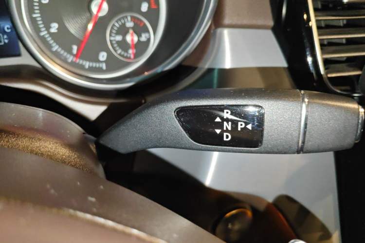 Used Mercedes-Benz GLS 2016 GLS 400 4MATIC Luxury Model Gear Lever