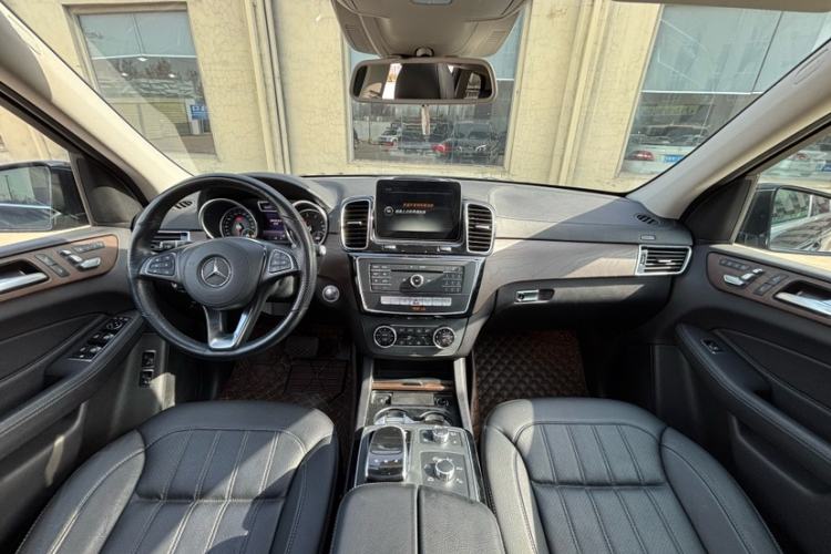Used Mercedes-Benz GLS 2016 GLS 400 4MATIC Dynamic Model Interior 1