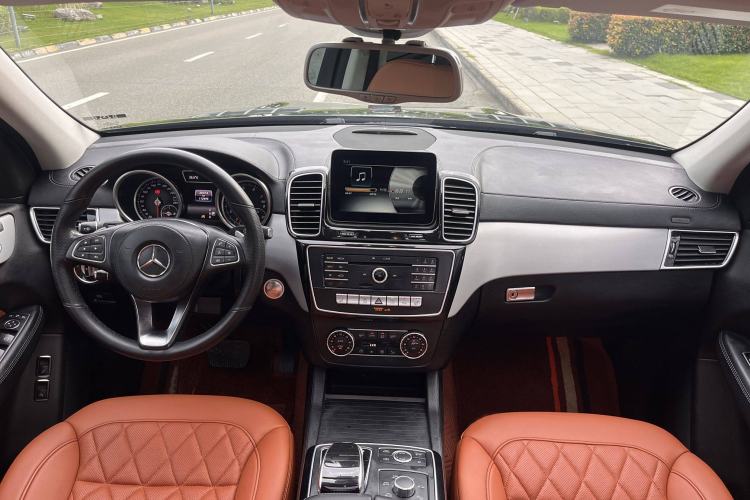Used Mercedes-Benz GLS 2016 GLS 400 4MATIC Dynamic Model Interior 1