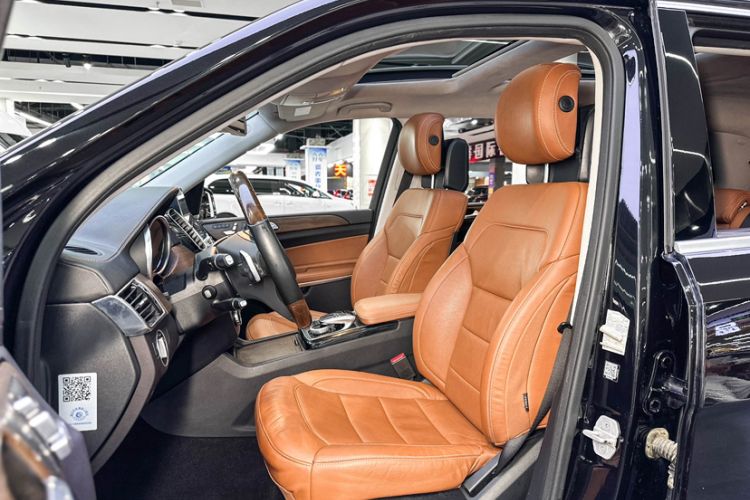 Used Mercedes-Benz GLS 2016 GLS 500 4MATIC Interior 1