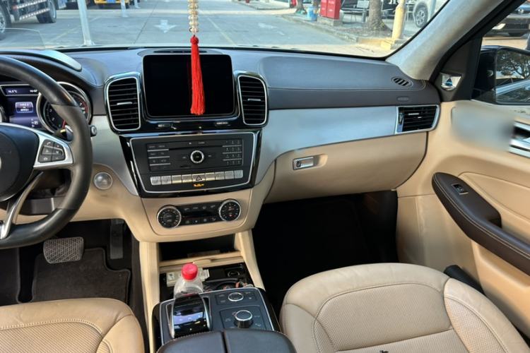 Used Mercedes-Benz GLS 2016 GLS 400 4MATIC Dynamic Model Interior 1