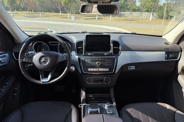 Used Mercedes-Benz GLS 2016 GLS 400 4MATIC Dynamic Model Interior 1