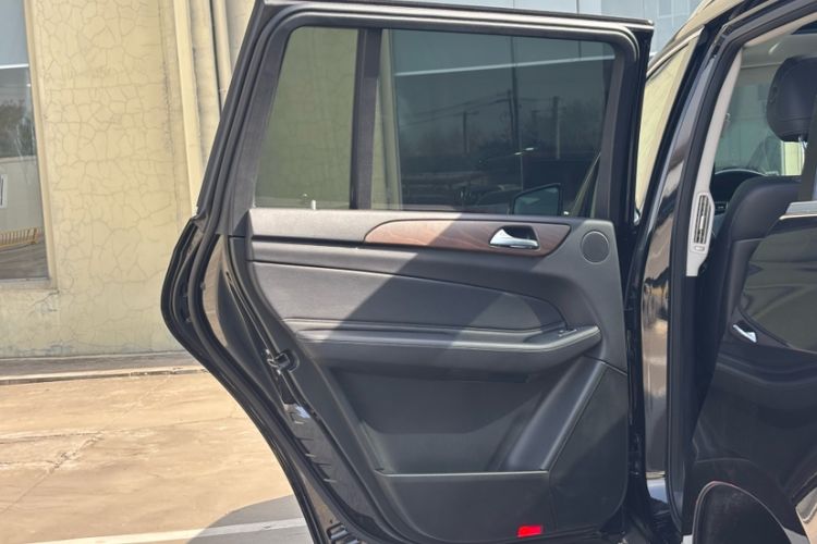 Used Mercedes-Benz GLS 2016 GLS 400 4MATIC Dynamic Model Interior 10