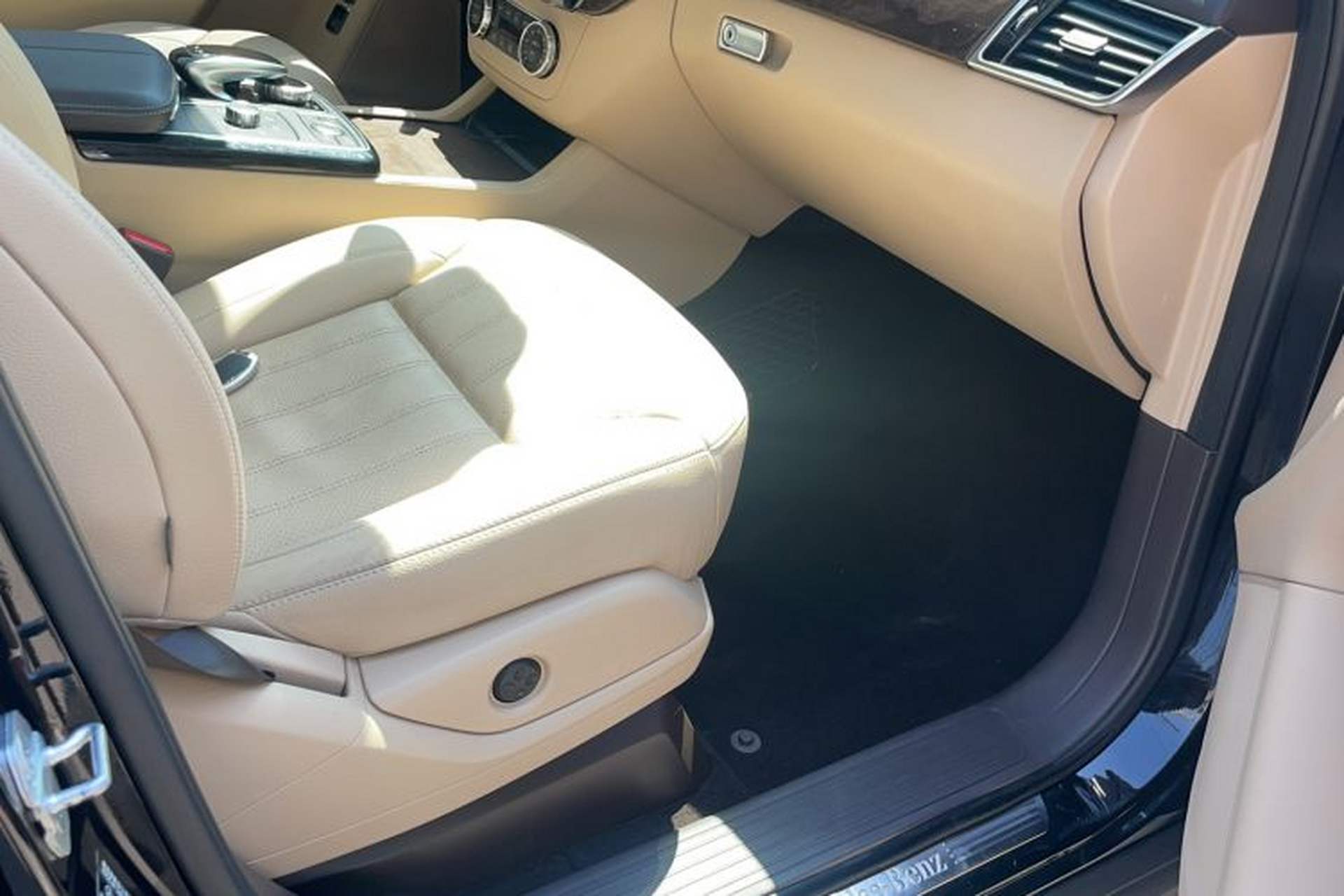 Used Mercedes-Benz GLS 2016 GLS 400 4MATIC Dynamic Model Interior 10