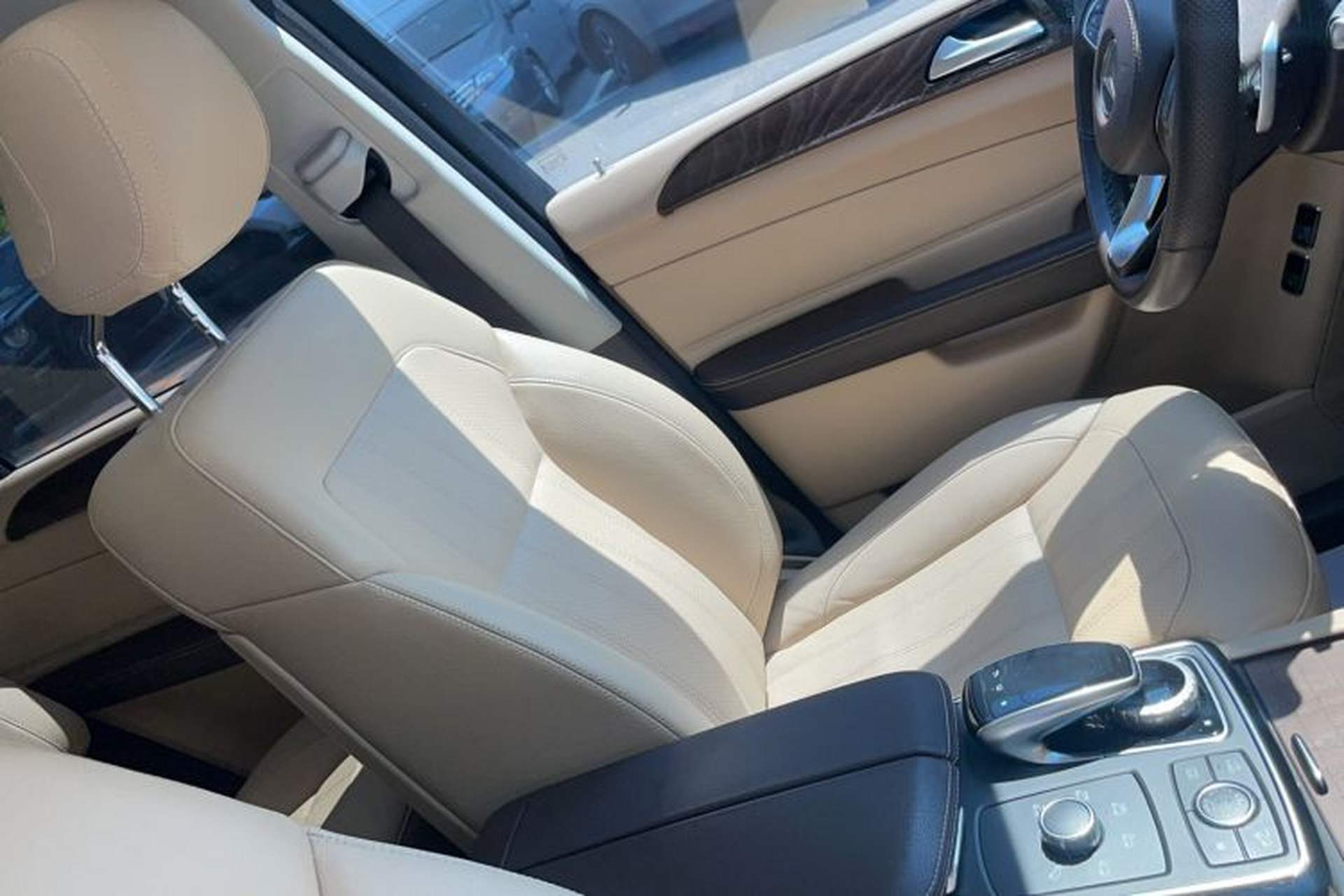 Used Mercedes-Benz GLS 2016 GLS 400 4MATIC Dynamic Model Interior 13
