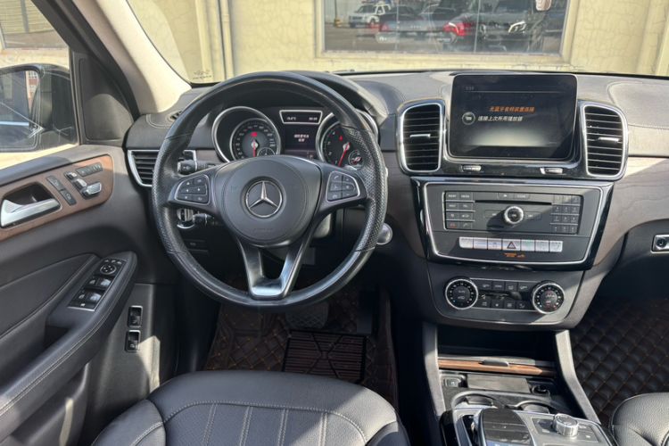 Used Mercedes-Benz GLS 2016 GLS 400 4MATIC Dynamic Model Interior 2