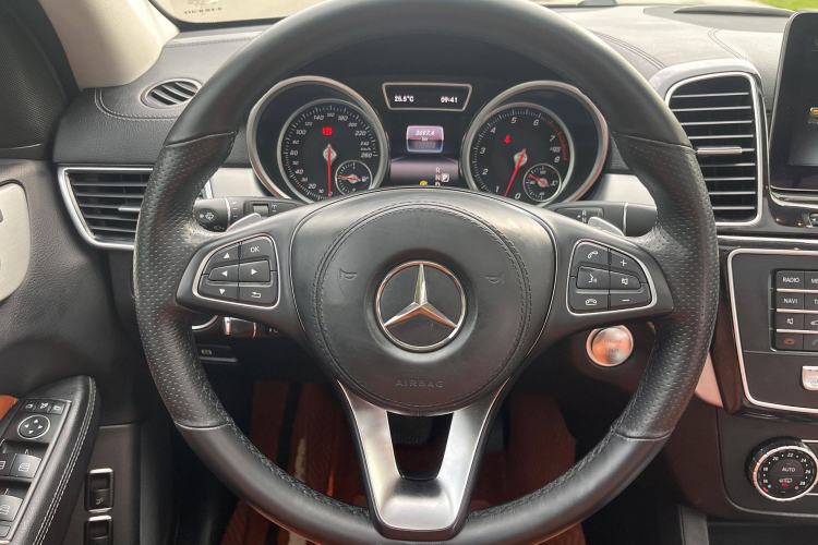 Used Mercedes-Benz GLS 2016 GLS 400 4MATIC Dynamic Model Interior 2