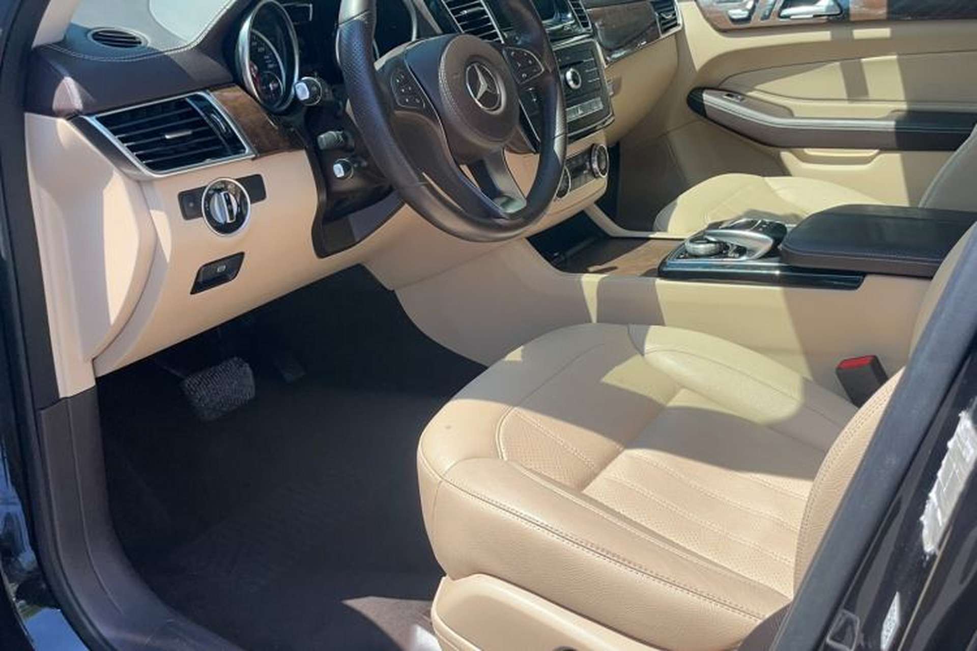 Used Mercedes-Benz GLS 2016 GLS 400 4MATIC Dynamic Model Interior 2
