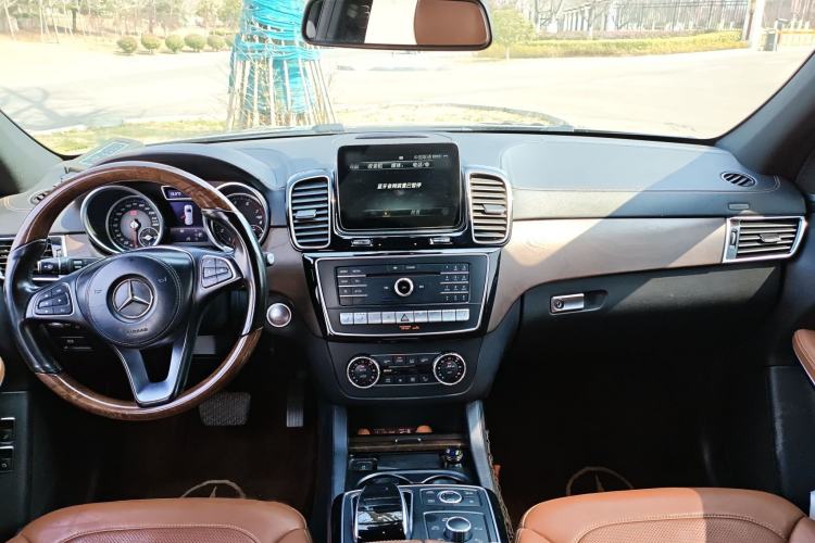 Used Mercedes-Benz GLS 2016 GLS 500 4MATIC Interior 2