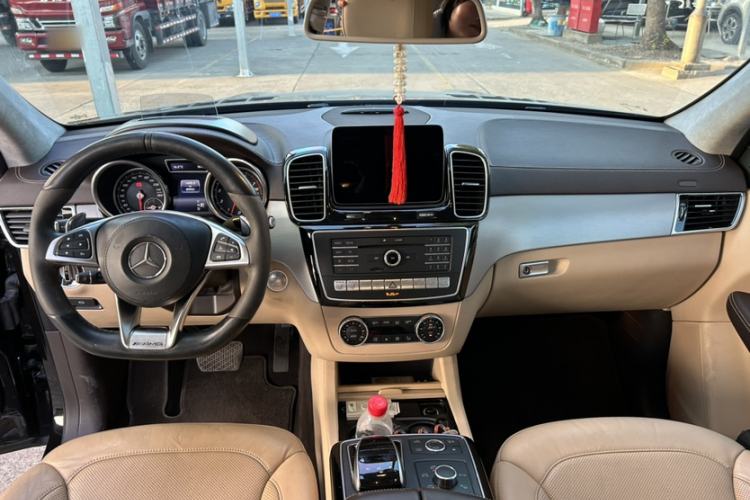 Used Mercedes-Benz GLS 2016 GLS 400 4MATIC Dynamic Model Interior 2