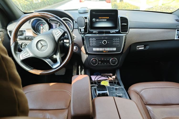 Used Mercedes-Benz GLS 2016 GLS 400 4MATIC Luxury Model Interior 2