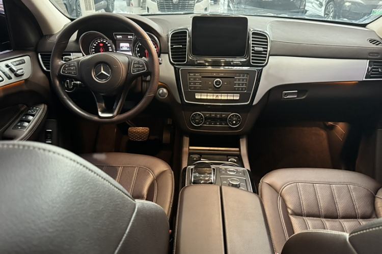 Used Mercedes-Benz GLS 2016 GLS 400 4MATIC Dynamic Model Interior 2