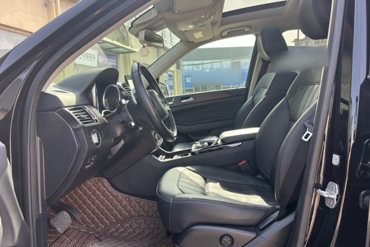 Used Mercedes-Benz GLS 2016 GLS 400 4MATIC Dynamic Model Interior 3