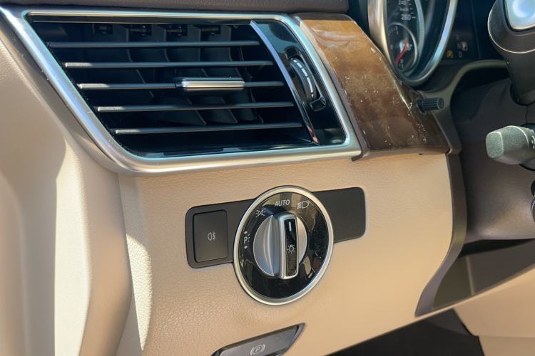 Used Mercedes-Benz GLS 2016 GLS 400 4MATIC Dynamic Model Interior 3