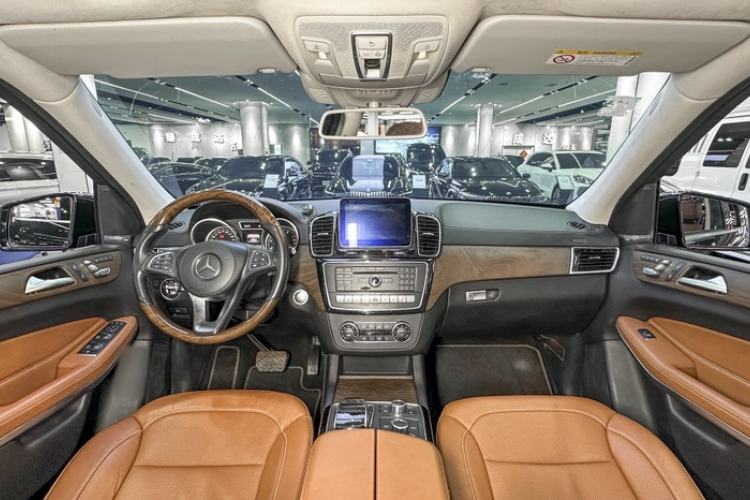 Used Mercedes-Benz GLS 2016 GLS 500 4MATIC Interior 3