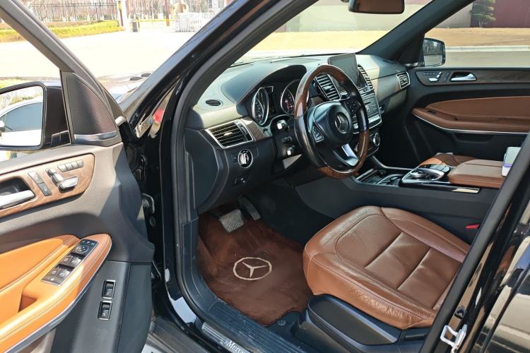 Used Mercedes-Benz GLS 2016 GLS 500 4MATIC Interior 3