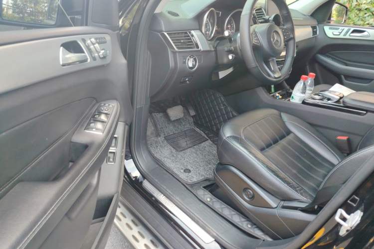 Used Mercedes-Benz GLS 2016 GLS 400 4MATIC Dynamic Model Interior 3
