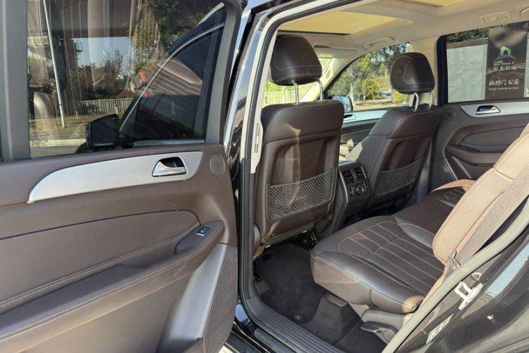 Used Mercedes-Benz GLS 2016 GLS 400 4MATIC Dynamic Model Interior 3