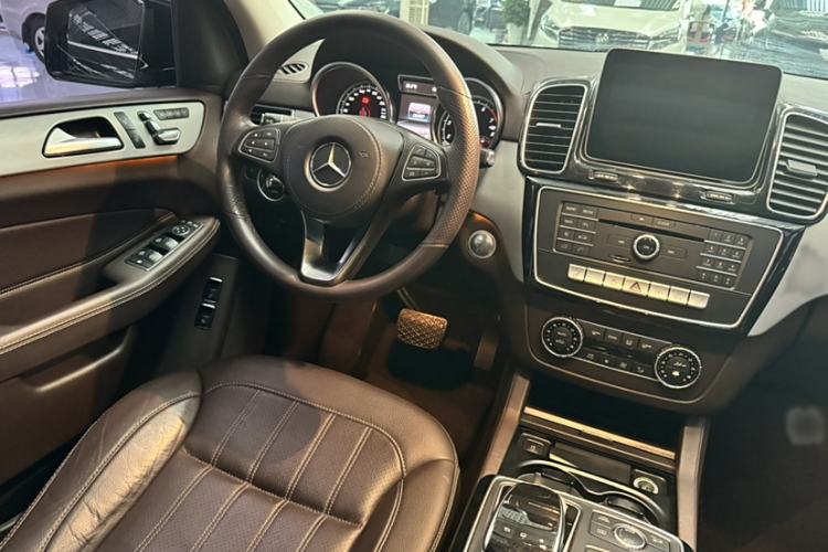 Used Mercedes-Benz GLS 2016 GLS 400 4MATIC Dynamic Model Interior 3