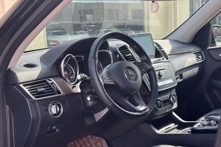 Used Mercedes-Benz GLS 2016 GLS 400 4MATIC Dynamic Model Interior 4