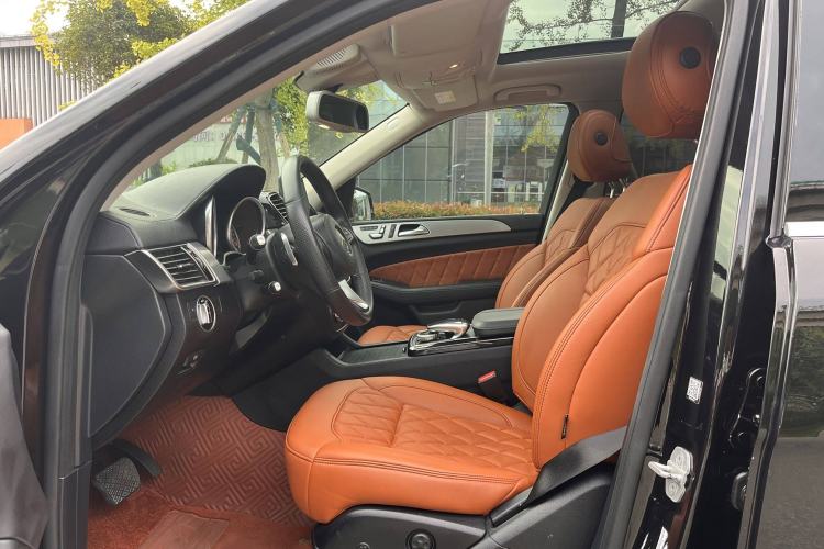 Used Mercedes-Benz GLS 2016 GLS 400 4MATIC Dynamic Model Interior 4