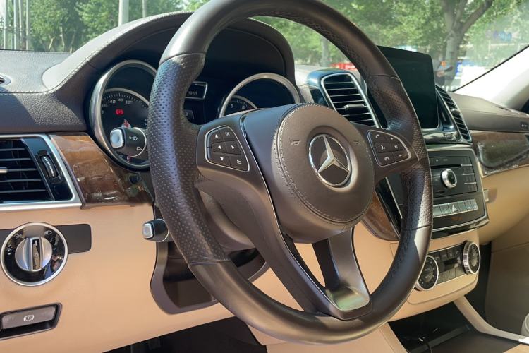 Used Mercedes-Benz GLS 2016 GLS 400 4MATIC Dynamic Model Interior 4