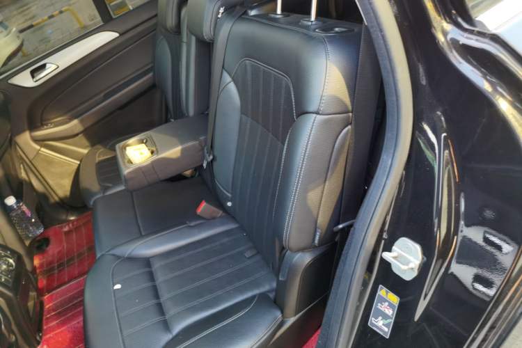 Used Mercedes-Benz GLS 2016 GLS 400 4MATIC Dynamic Model Interior 4