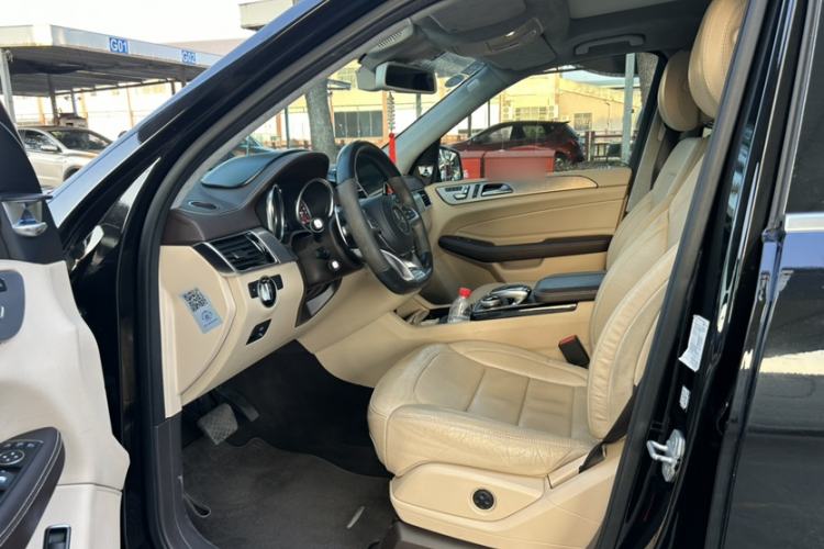 Used Mercedes-Benz GLS 2016 GLS 400 4MATIC Dynamic Model Interior 4