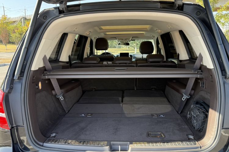 Used Mercedes-Benz GLS 2016 GLS 400 4MATIC Dynamic Model Interior 4