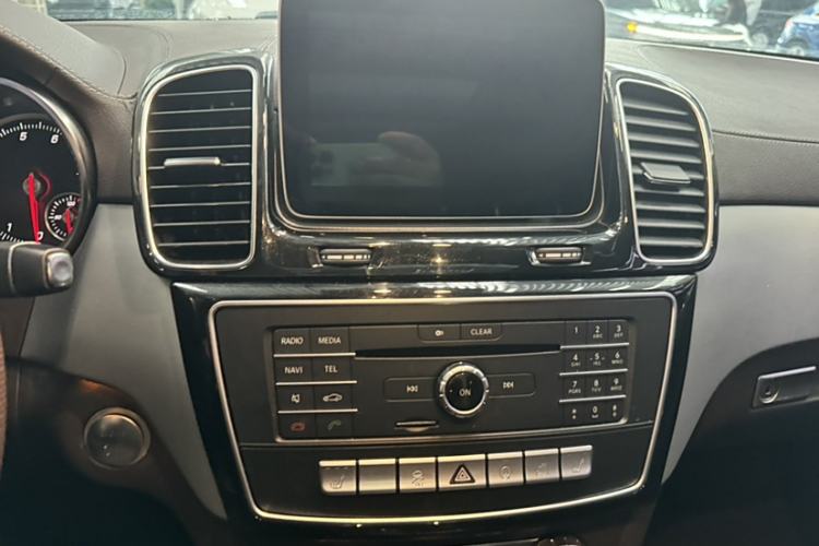 Used Mercedes-Benz GLS 2016 GLS 400 4MATIC Dynamic Model Interior 4