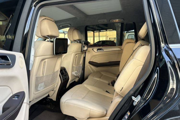 Used Mercedes-Benz GLS 2016 GLS 400 4MATIC Dynamic Model Interior 5