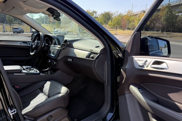 Used Mercedes-Benz GLS 2016 GLS 400 4MATIC Dynamic Model Interior 5
