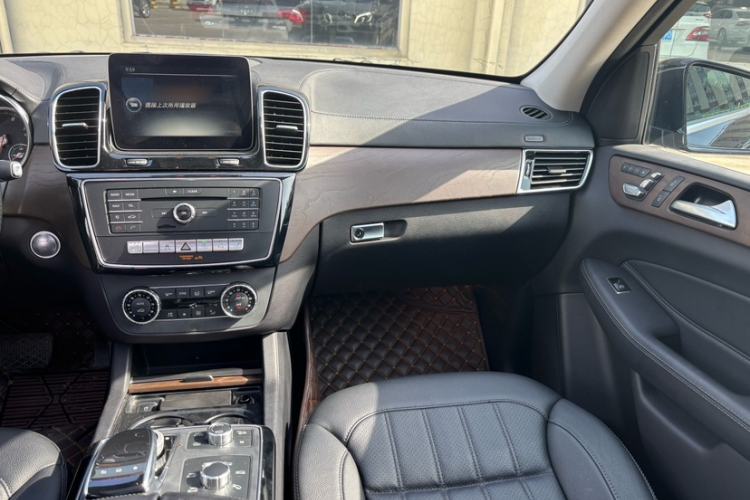 Used Mercedes-Benz GLS 2016 GLS 400 4MATIC Dynamic Model Interior 8