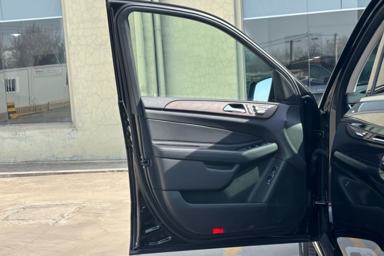Used Mercedes-Benz GLS 2016 GLS 400 4MATIC Dynamic Model Interior 9