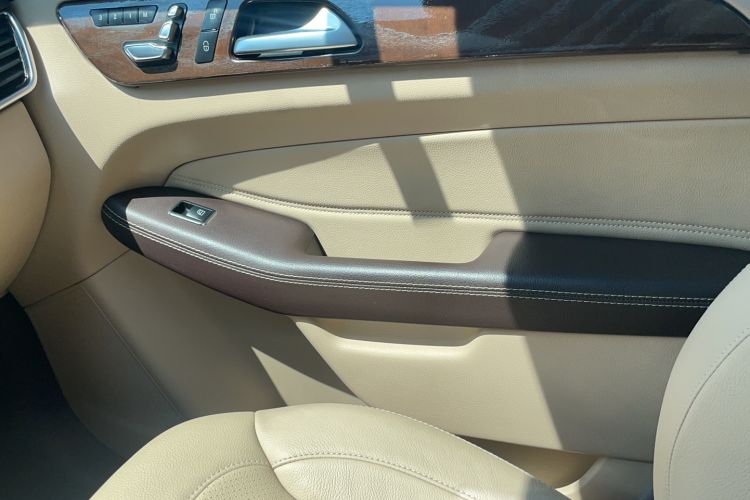 Used Mercedes-Benz GLS 2016 GLS 400 4MATIC Dynamic Model Interior 9