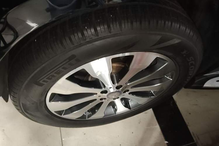 Used Mercedes-Benz GLS 2016 GLS 400 4MATIC Dynamic Model Left Front Wheel Hub