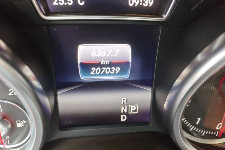Used Mercedes-Benz GLS 2016 GLS 400 4MATIC Dynamic Model Odometer Close Up