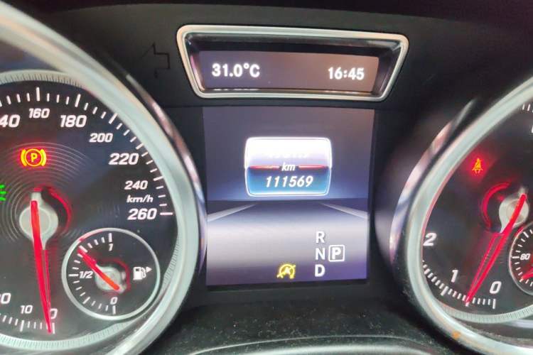 Used Mercedes-Benz GLS 2016 GLS 400 4MATIC Luxury Model Odometer Close Up