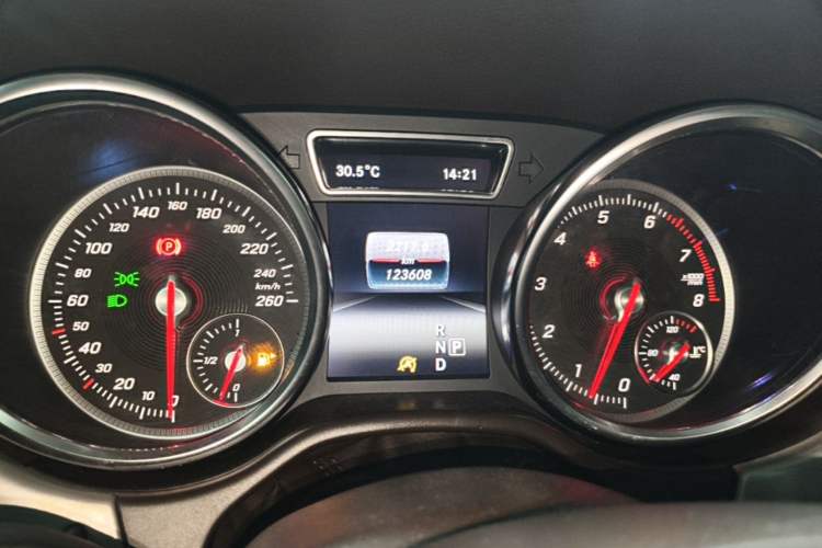 Used Mercedes-Benz GLS 2016 GLS 400 4MATIC Dynamic Model Odometer Close Up